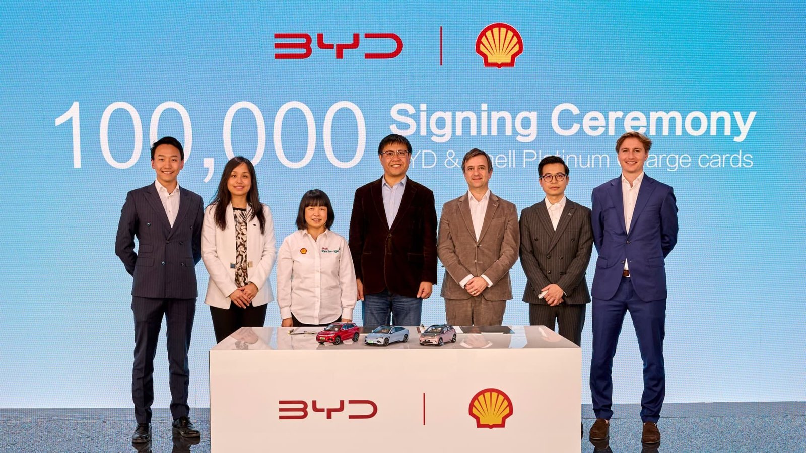 BYD-სა და Shell Recharge-ის 100 000 პლატინის დატენვის ბარათის ხელმოწერის ცერემონია
